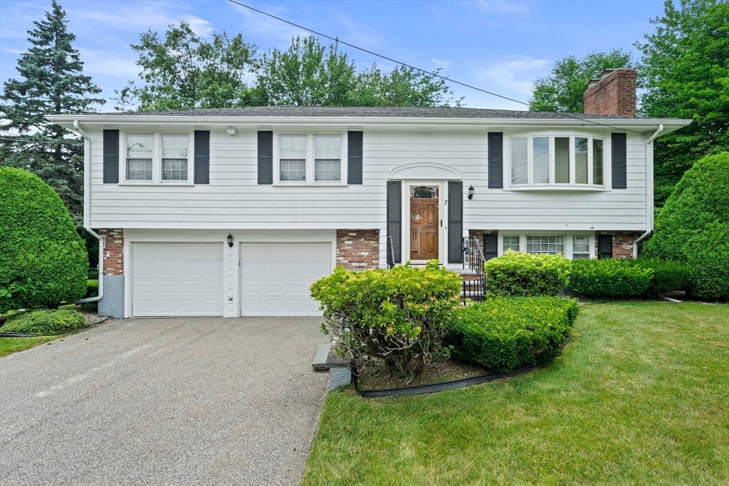 7 Mill River Drive
