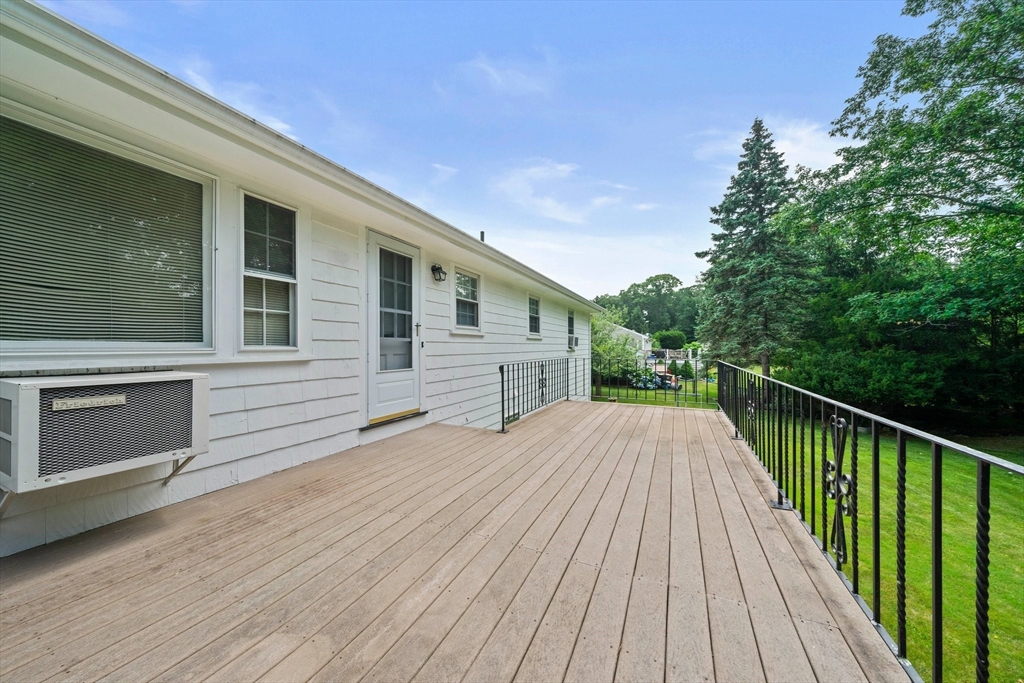 7 Mill River Drive