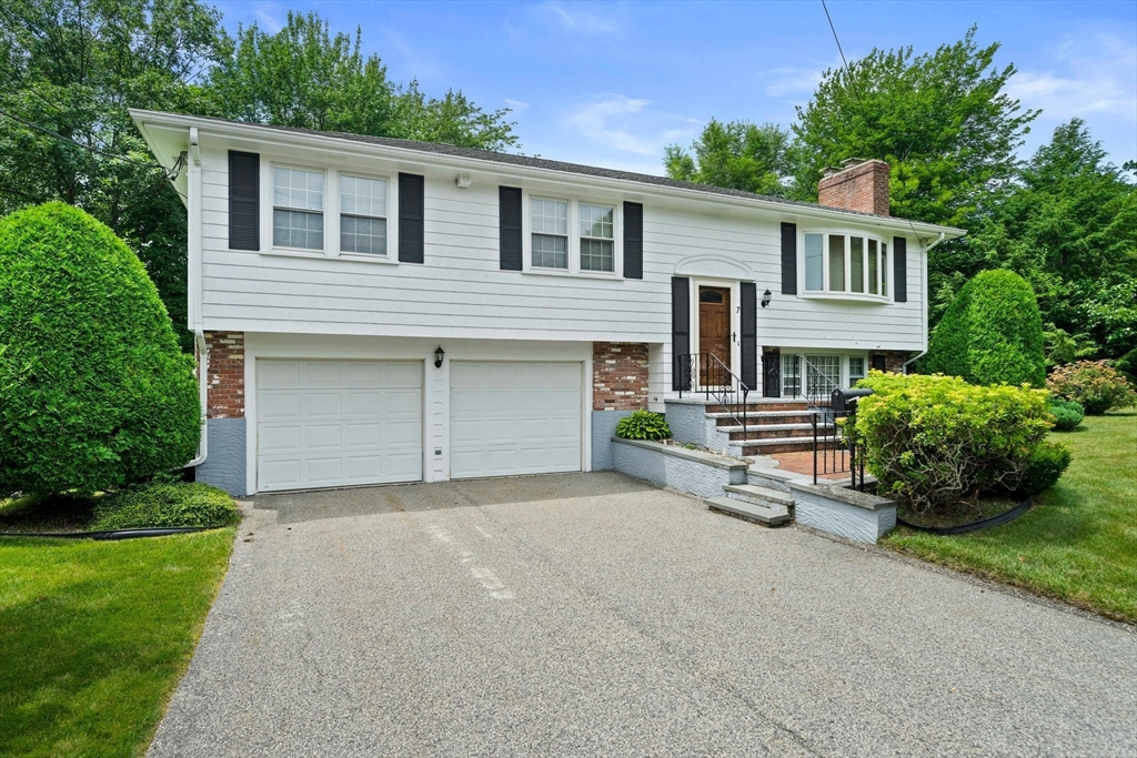7 Mill River Drive