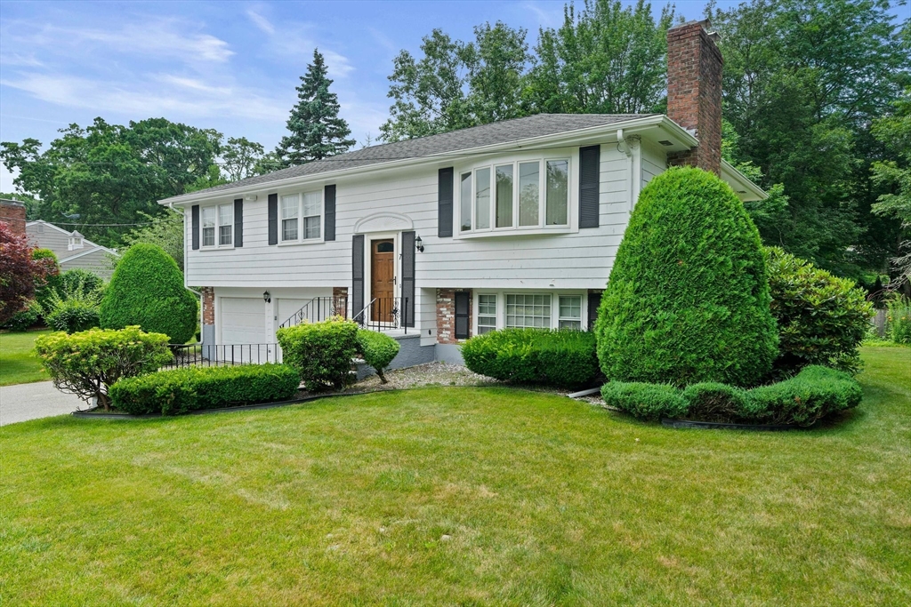 7 Mill River Drive