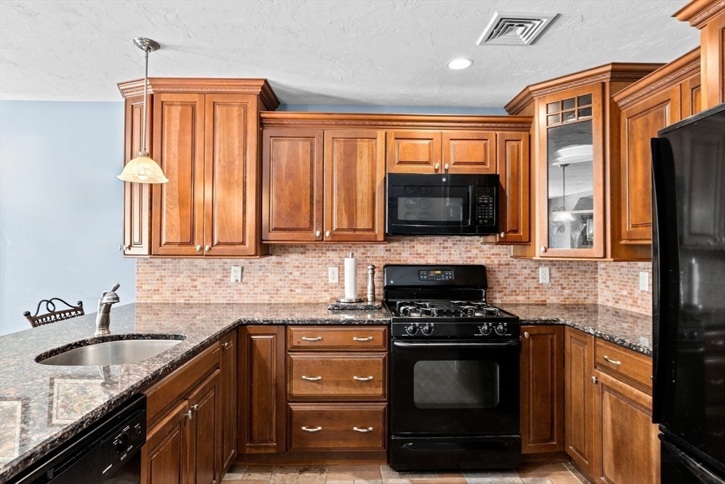17 Winterberry Ln # 17