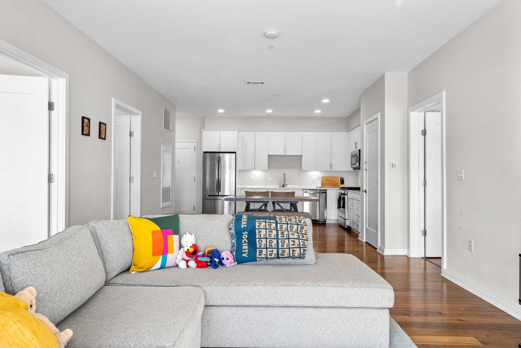 3531 Washington St # 321