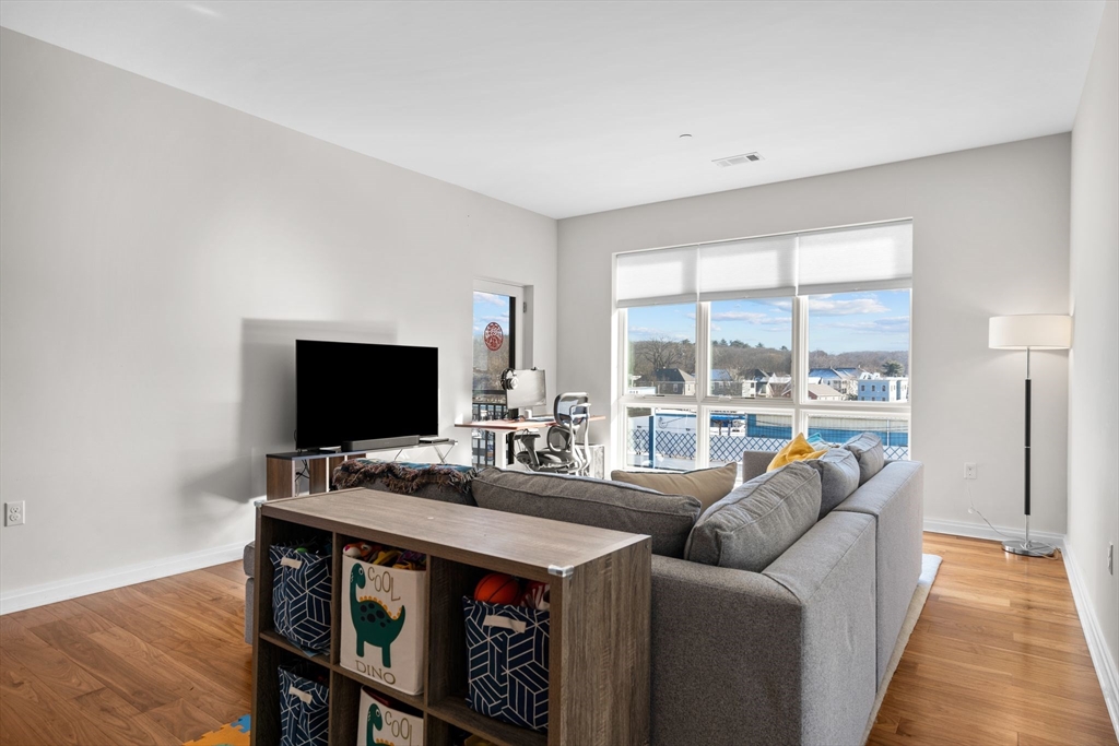 3531 Washington St # 321