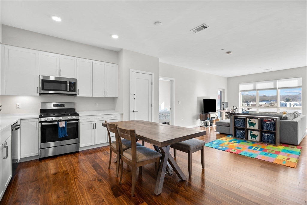 3531 Washington St # 321