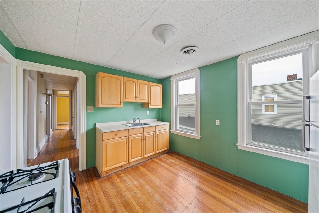 670 E 8th Street