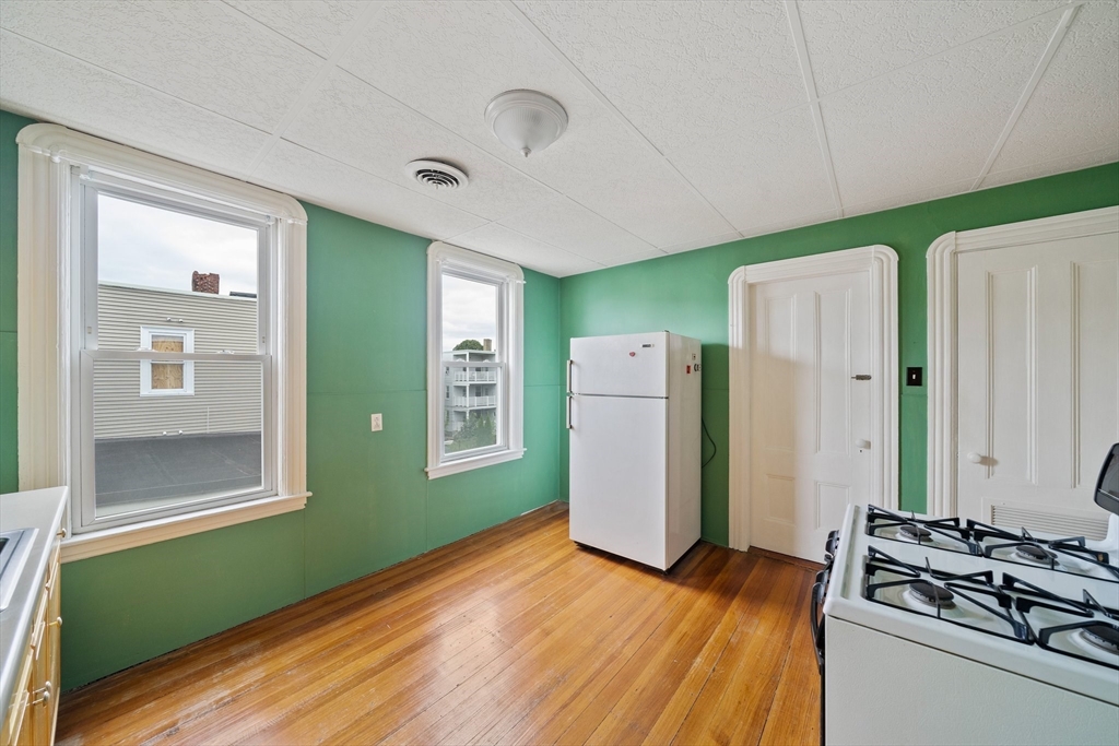 670 E 8th Street