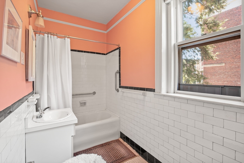54 Babcock St # 2