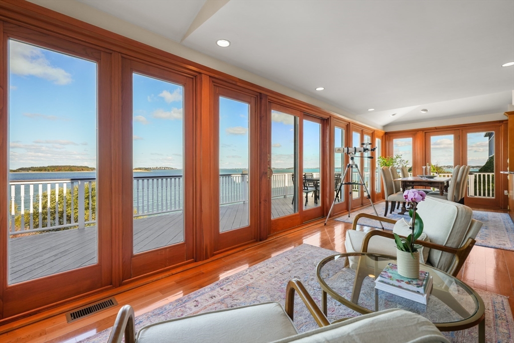 123 Sea Avenue