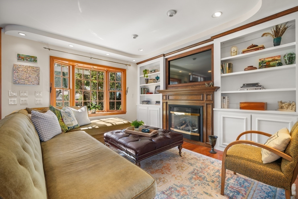123 Sea Avenue