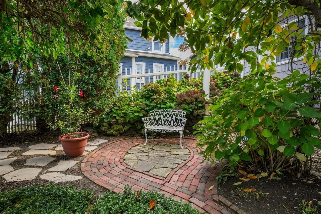 123 Sea Avenue