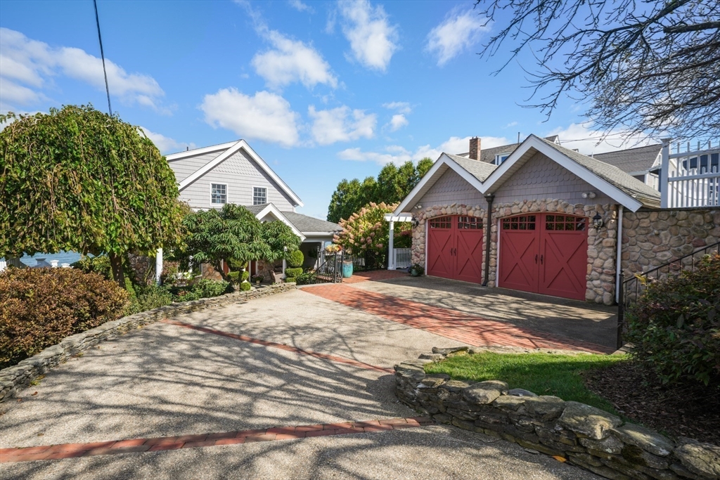 123 Sea Avenue