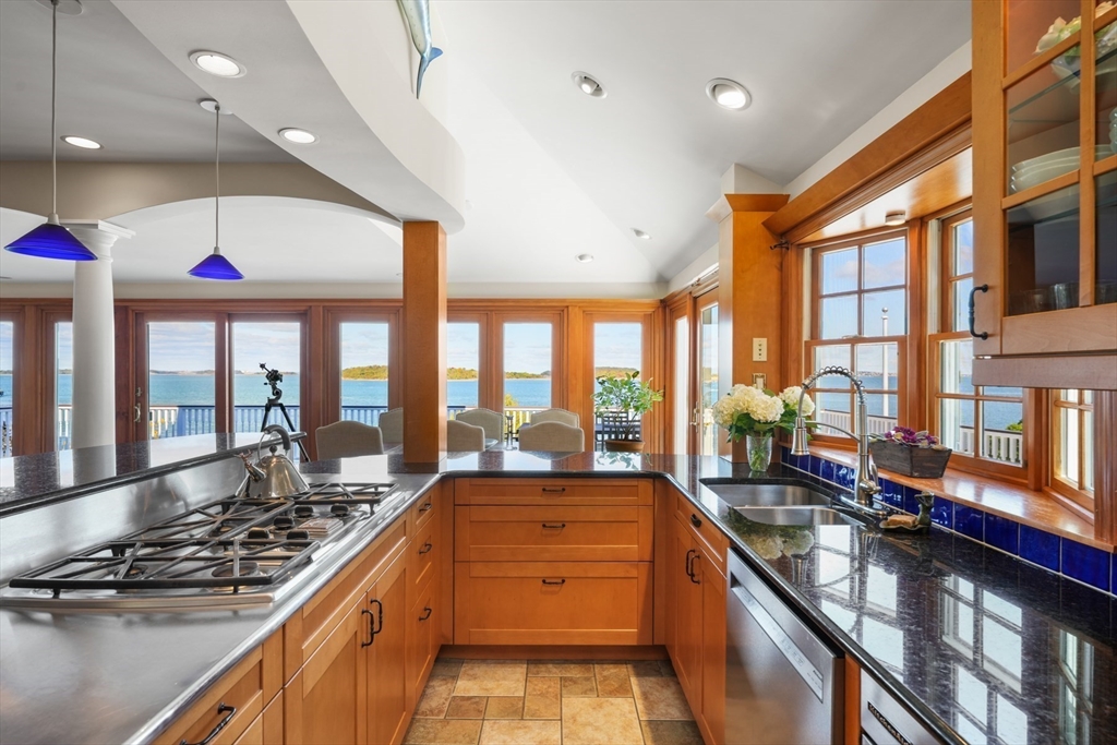 123 Sea Avenue