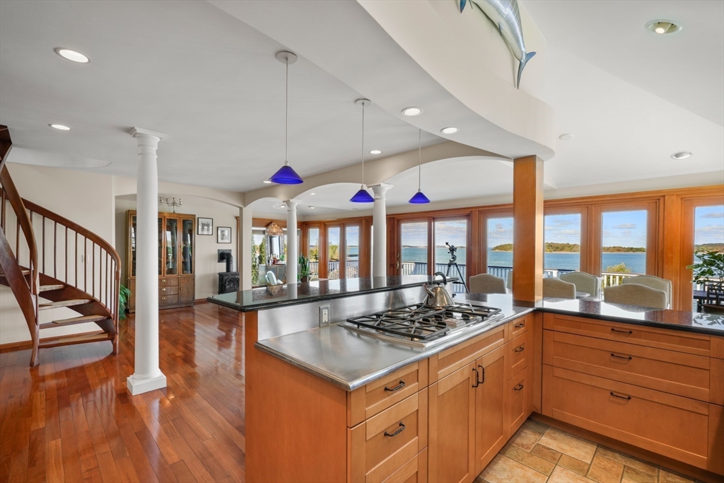 123 Sea Avenue