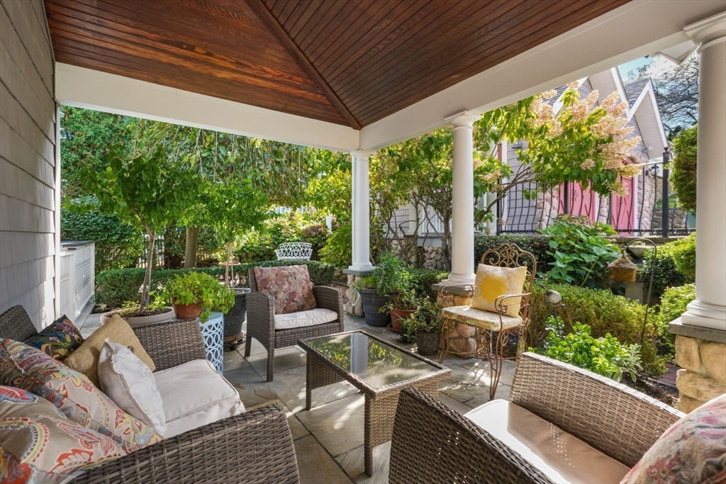 123 Sea Avenue