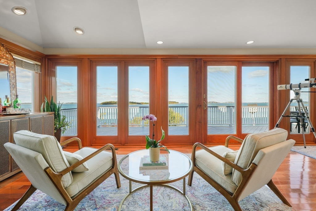 123 Sea Avenue