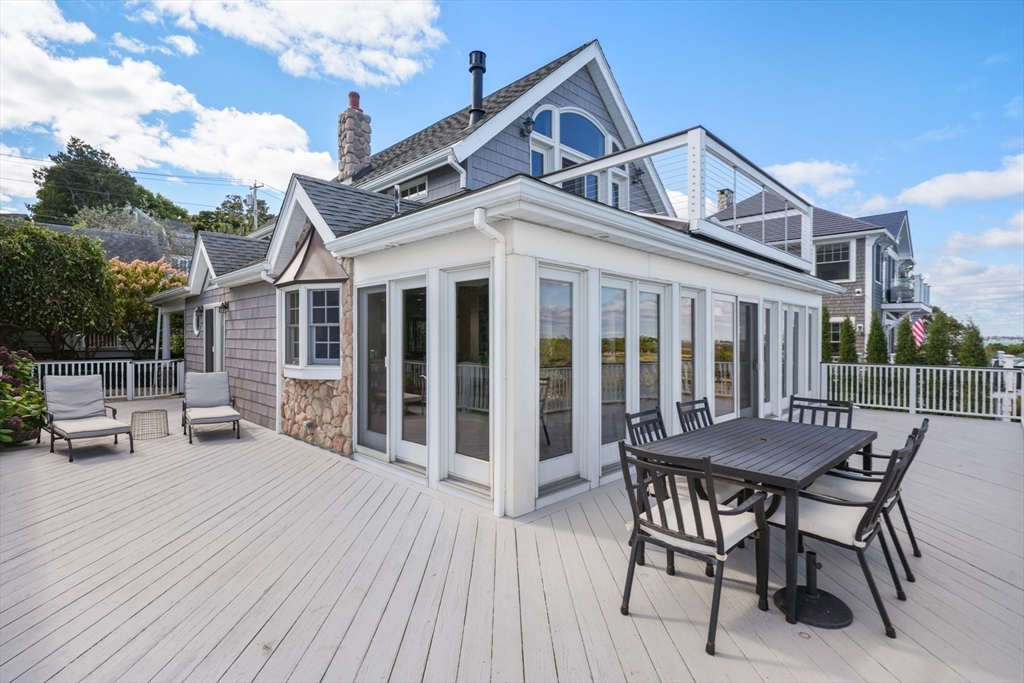 123 Sea Avenue