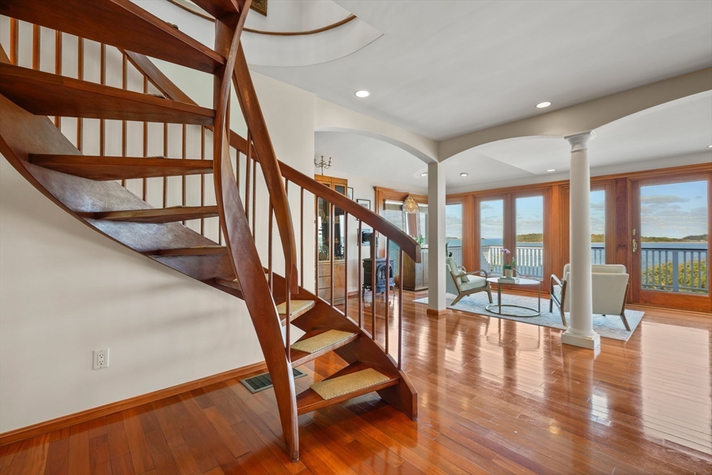 123 Sea Avenue