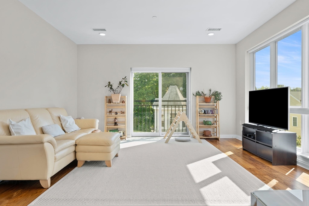 3531 Washington St # 326