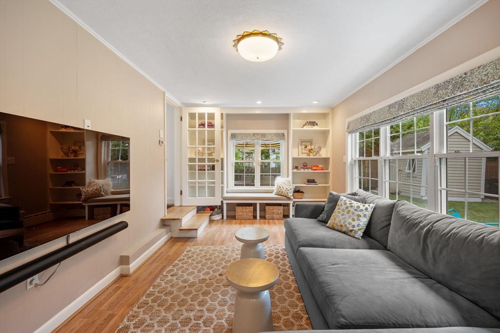 11 Standish Rd