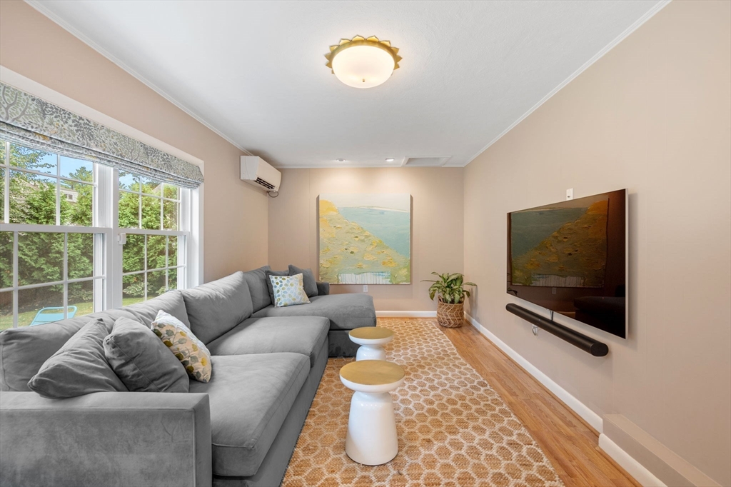 11 Standish Rd