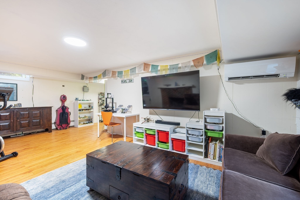 11 Standish Rd