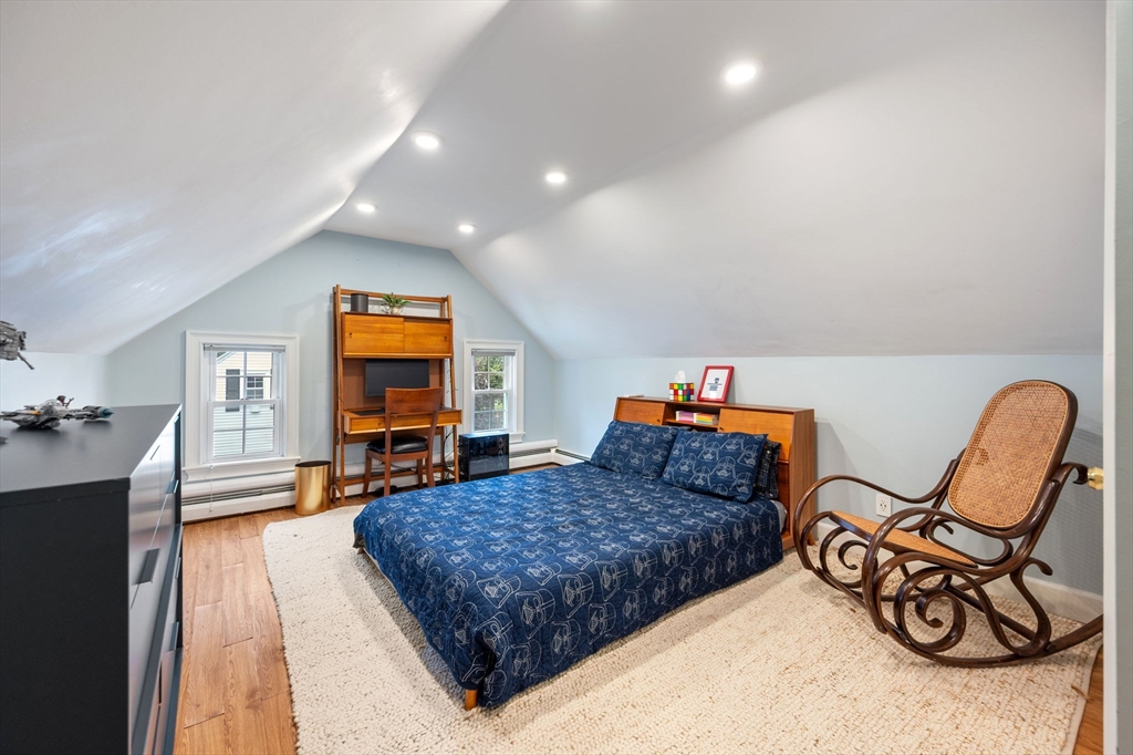 11 Standish Rd