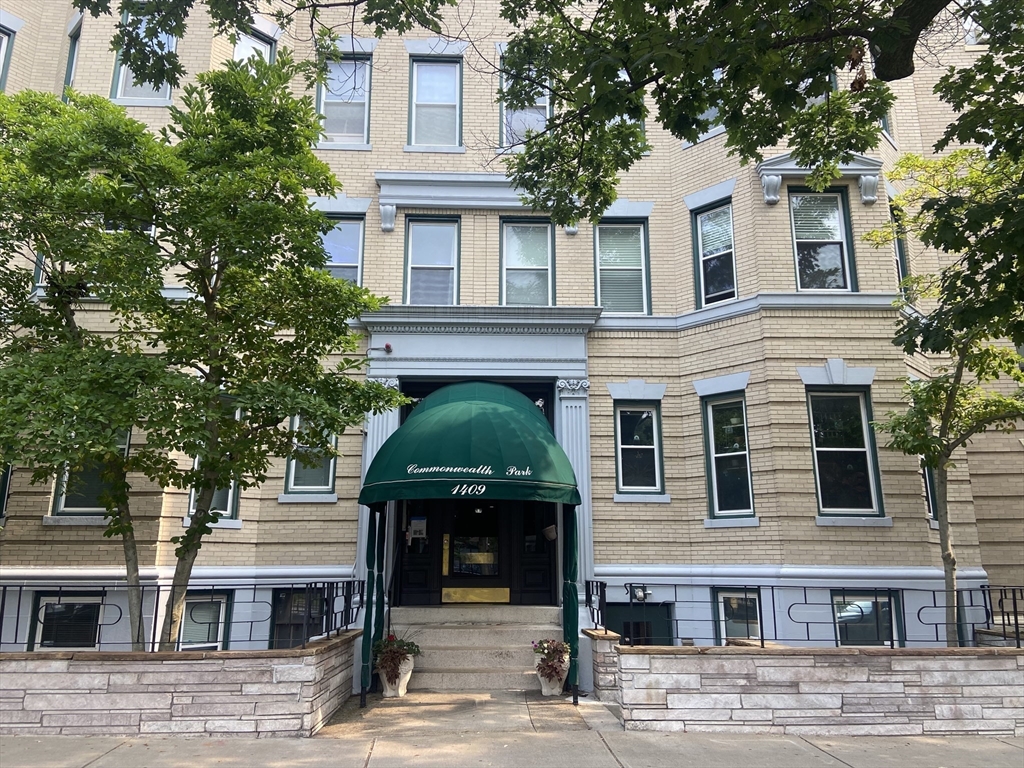 1409 Commonwealth Ave # 303