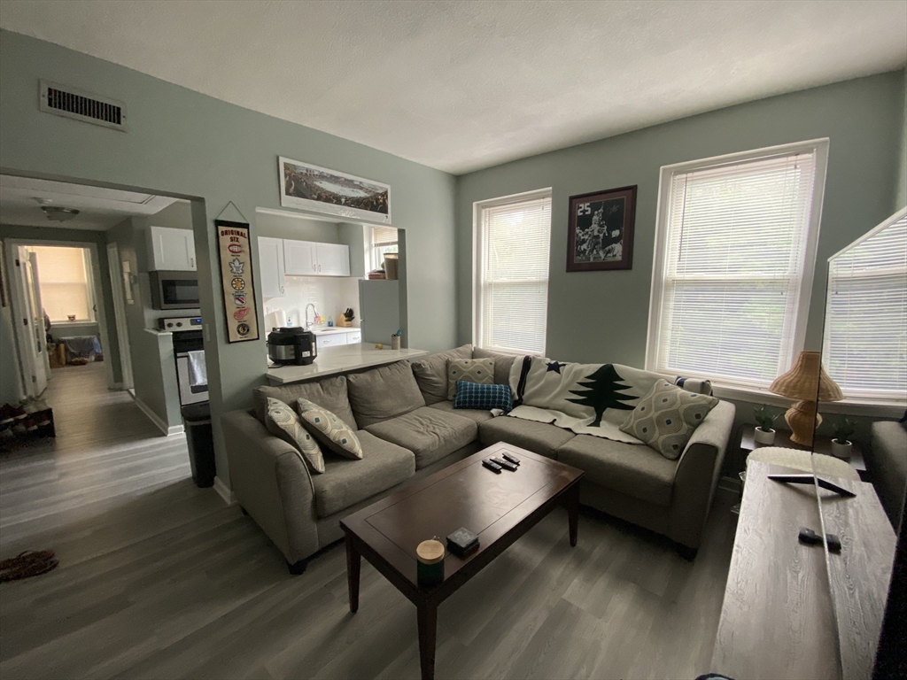 1409 Commonwealth Ave # 303