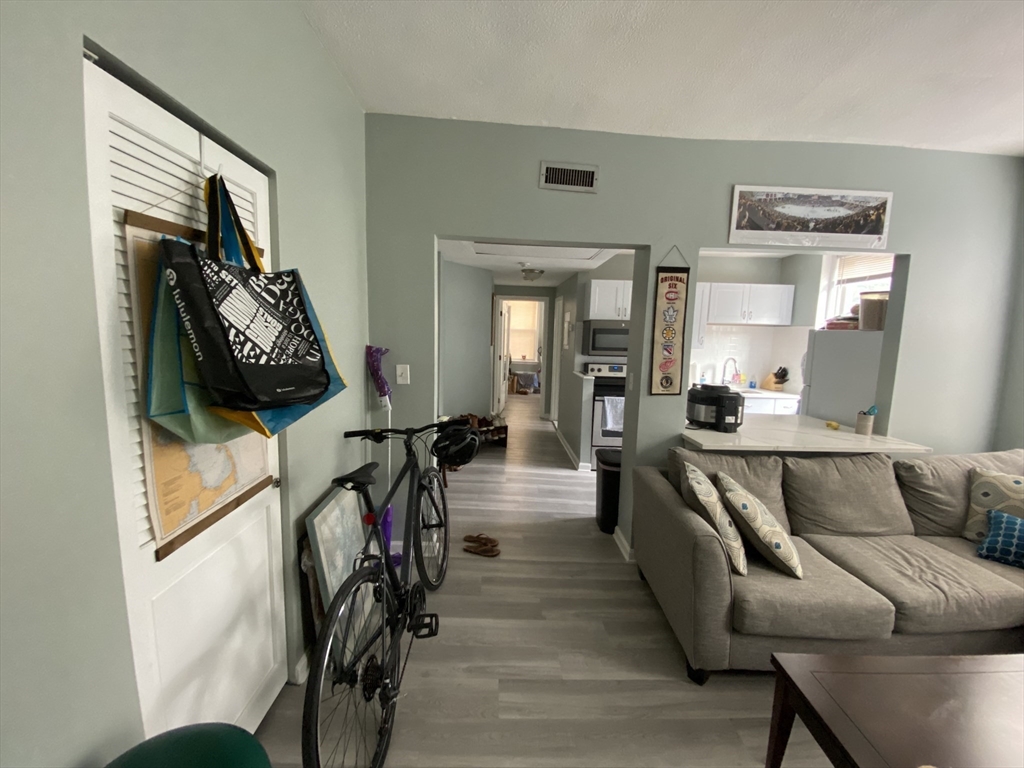 1409 Commonwealth Ave # 303