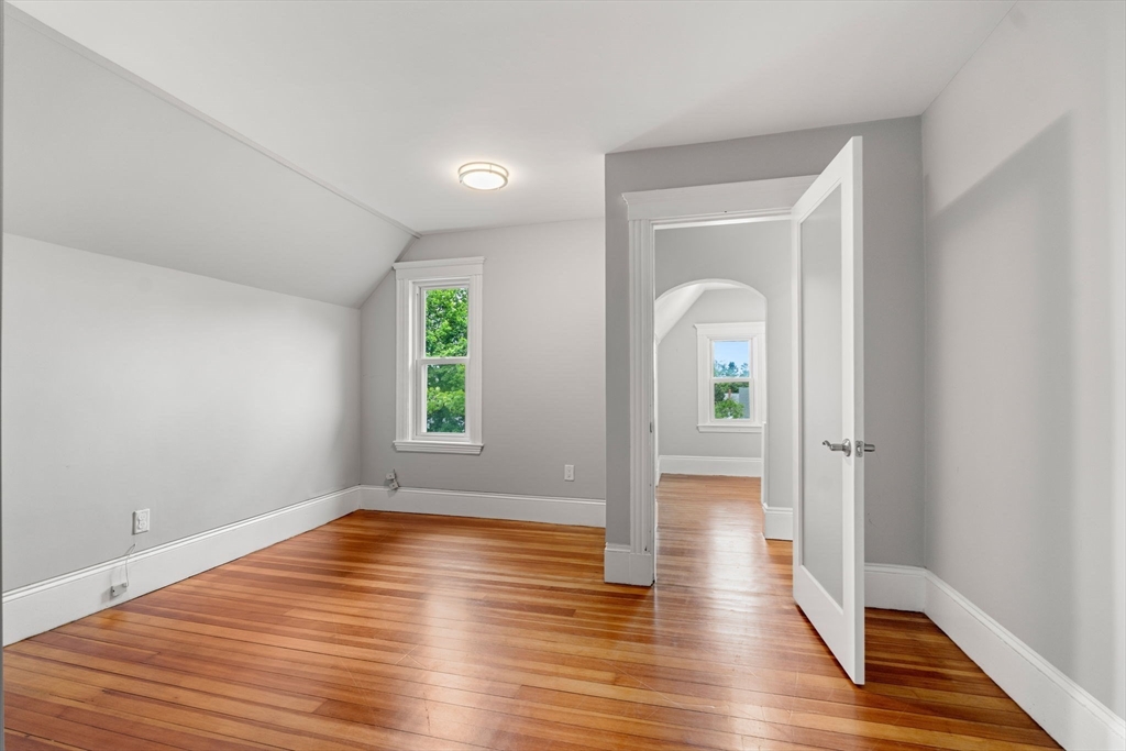 56 Greenwood Ave # 2