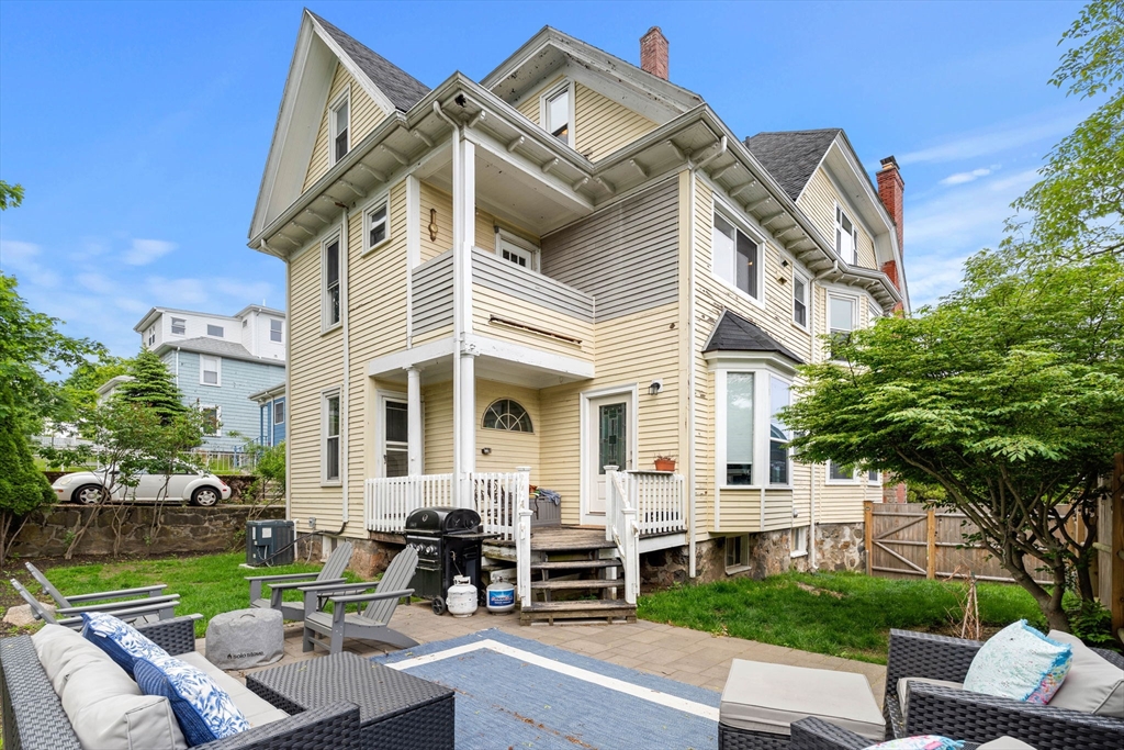 56 Greenwood Ave # 2