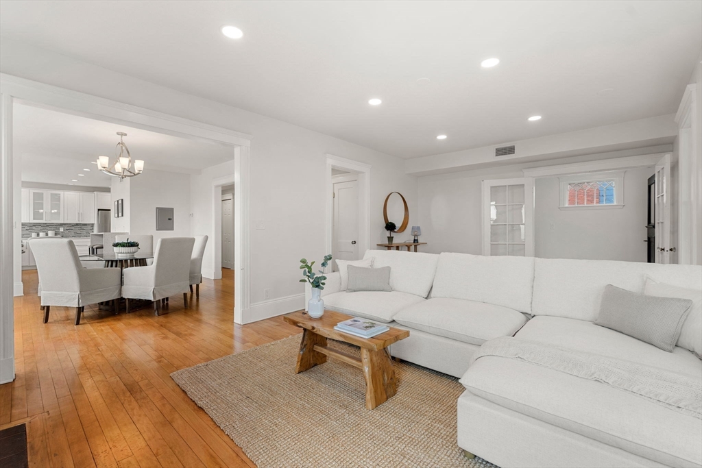 56 Greenwood Ave # 2