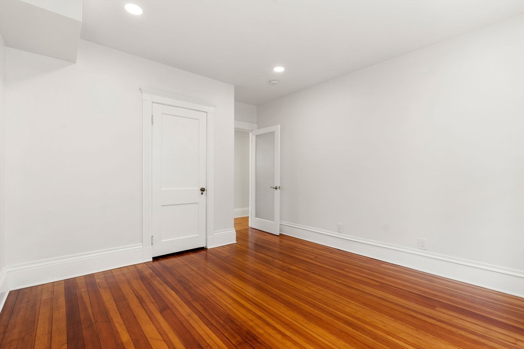 56 Greenwood Ave # 2