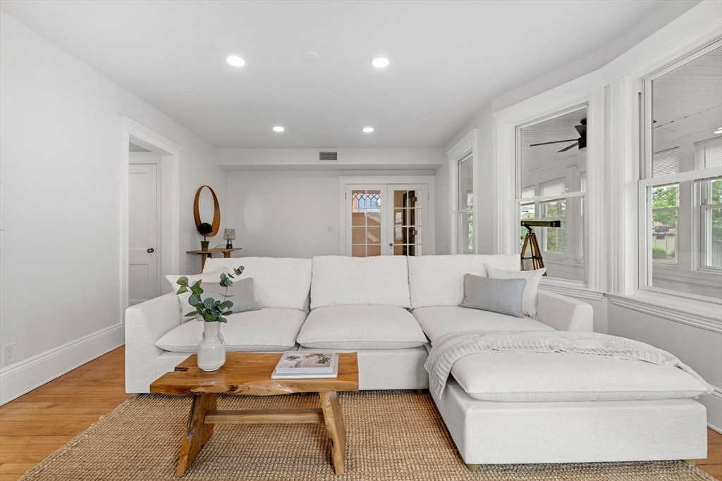 56 Greenwood Ave # 2