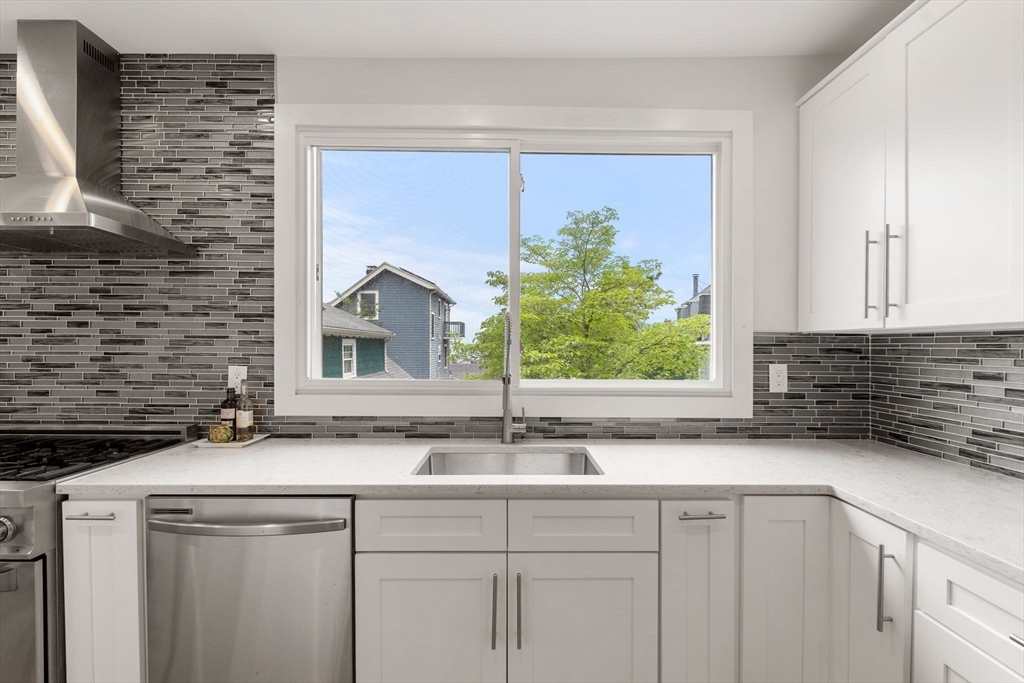 56 Greenwood Ave # 2