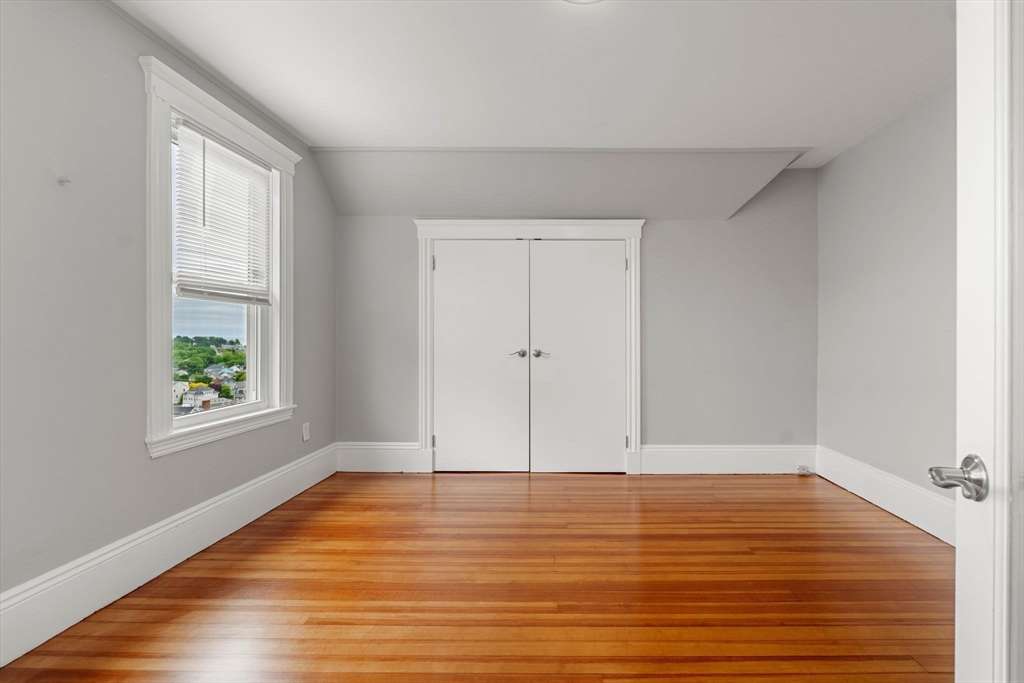 56 Greenwood Ave # 2