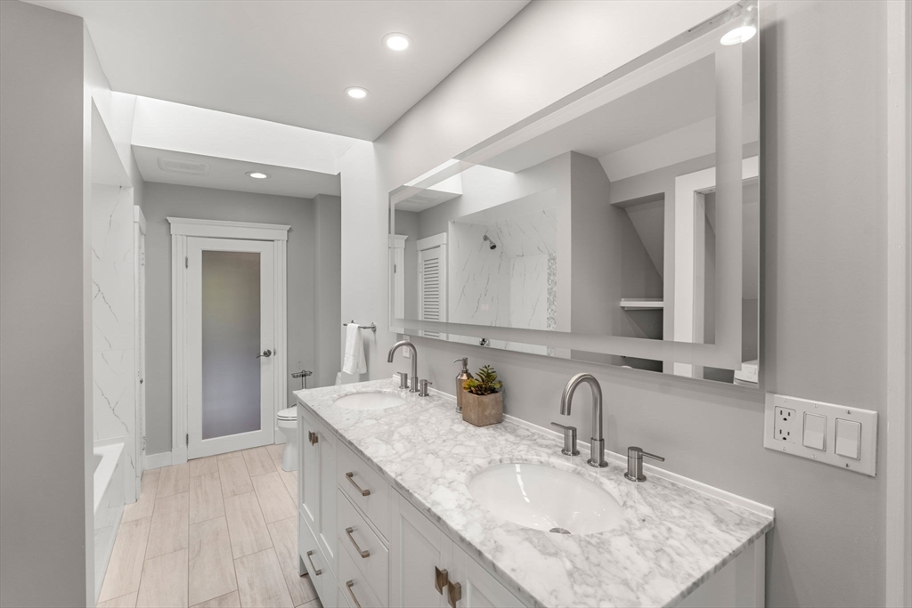 56 Greenwood Ave # 2