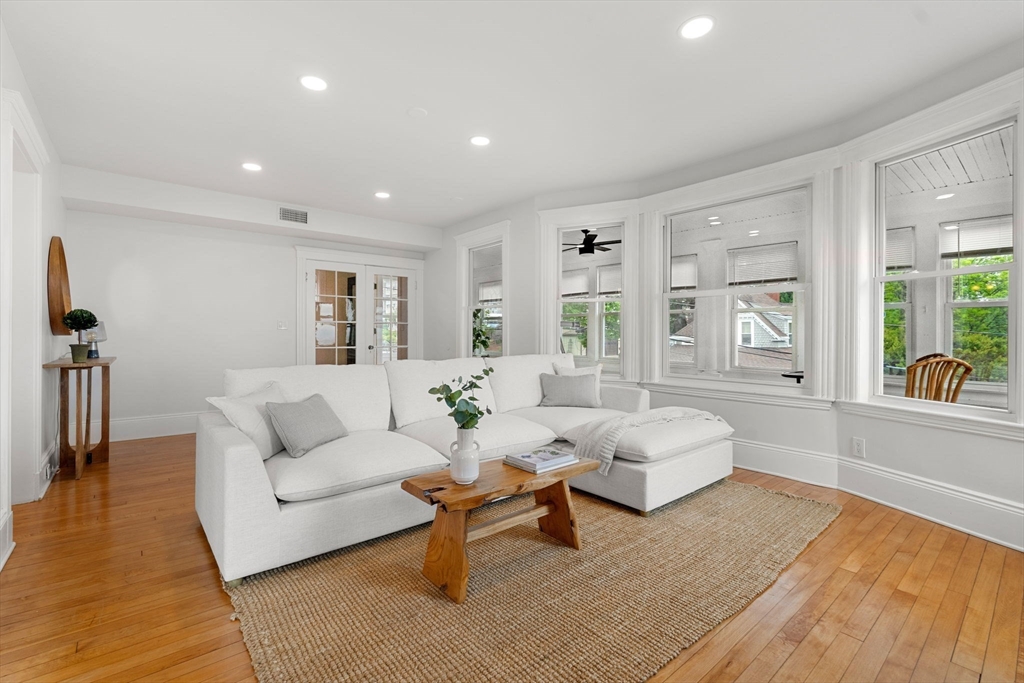 56 Greenwood Ave # 2