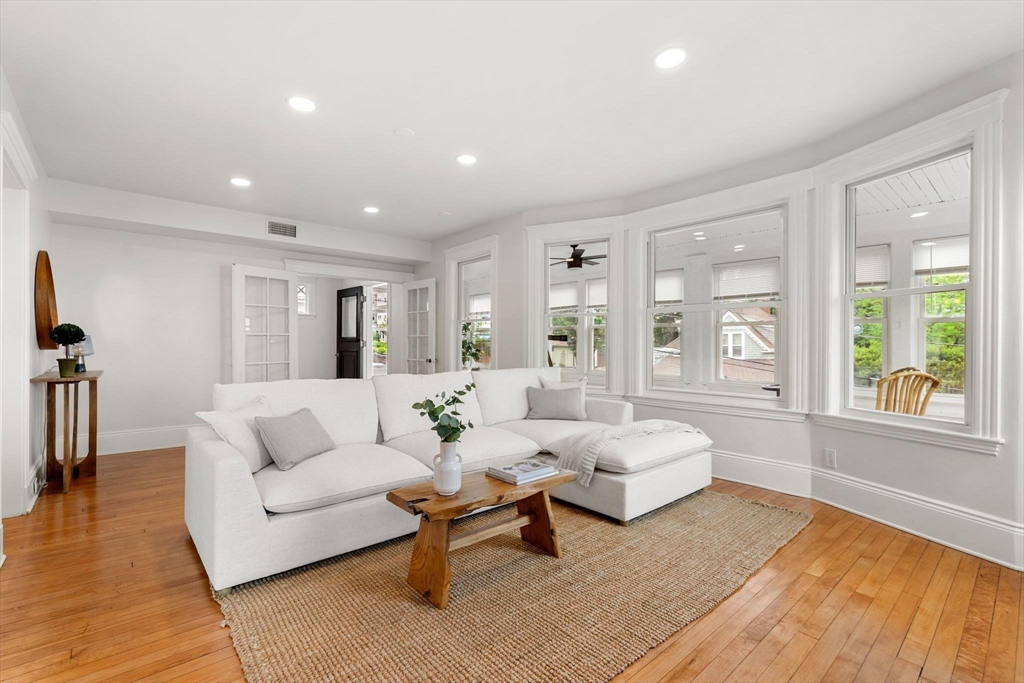 56 Greenwood Ave # 2