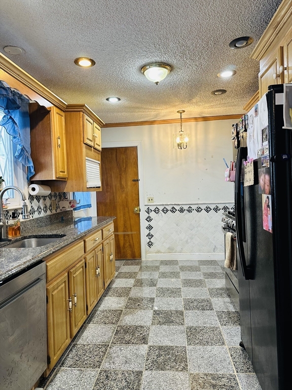 58 Adanac Rd