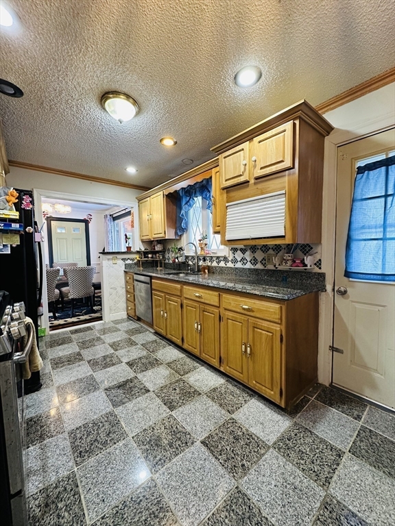 58 Adanac Rd