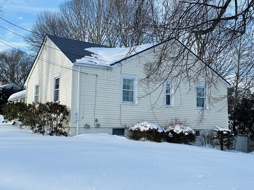 58 Adanac Rd