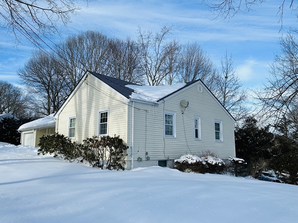 58 Adanac Rd