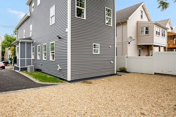 10 Brook St # 1