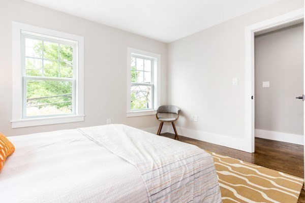 10 Brook St # 1