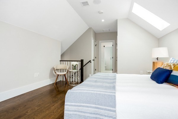 10 Brook St # 1