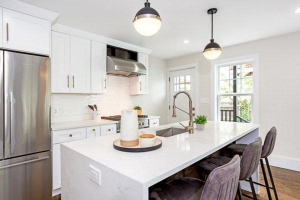 10 Brook St # 1