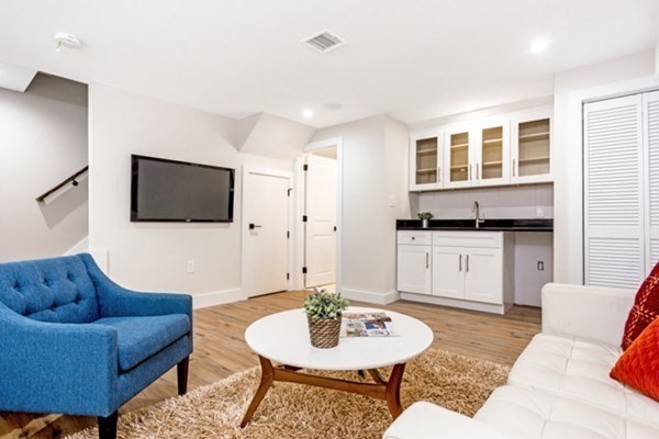 10 Brook St # 1
