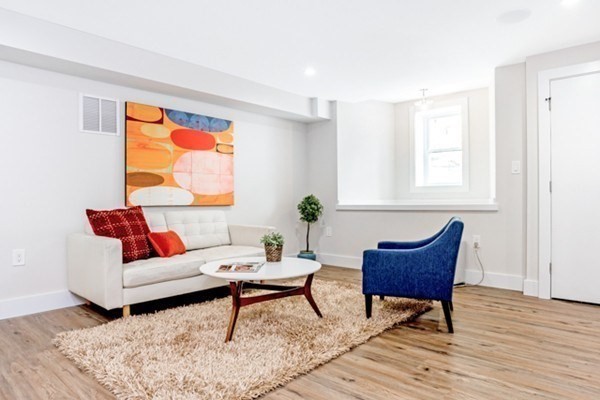 10 Brook St # 1