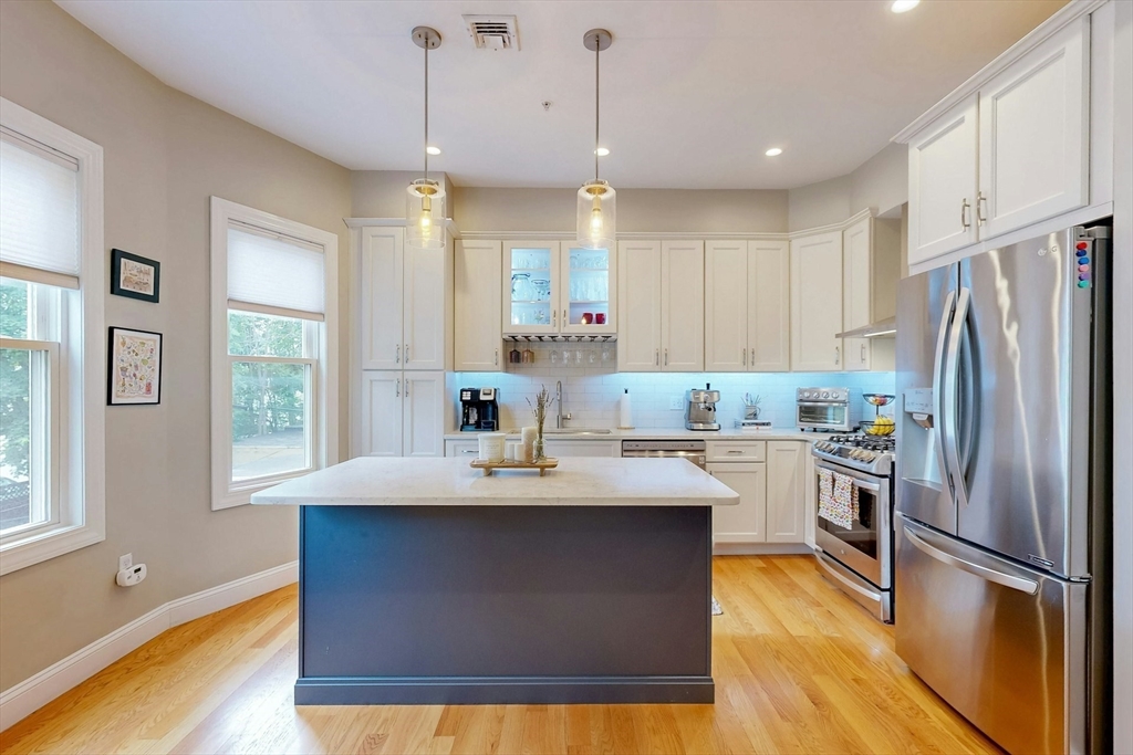 27 Thornley St # 2